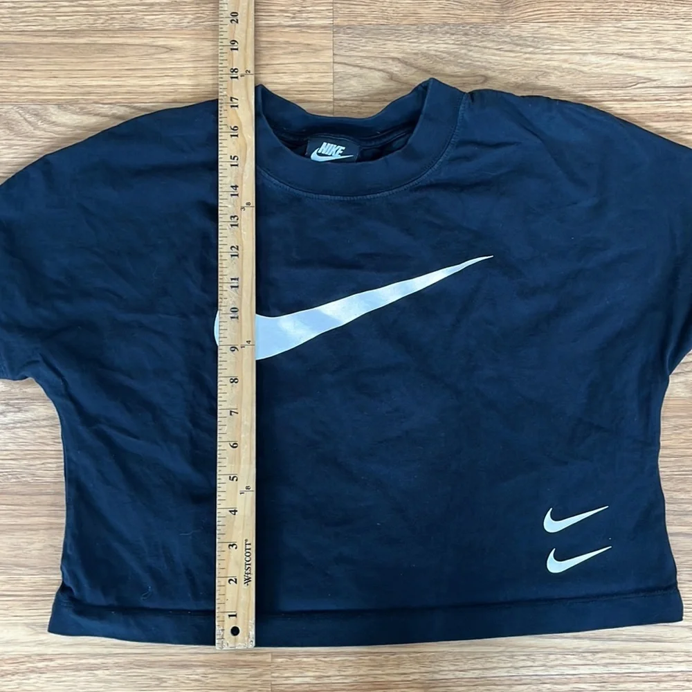 Nike Crop Top t-shirt Size Medium